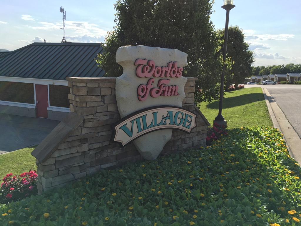 Worlds Of Fun Village カンザスシティ エクステリア 写真